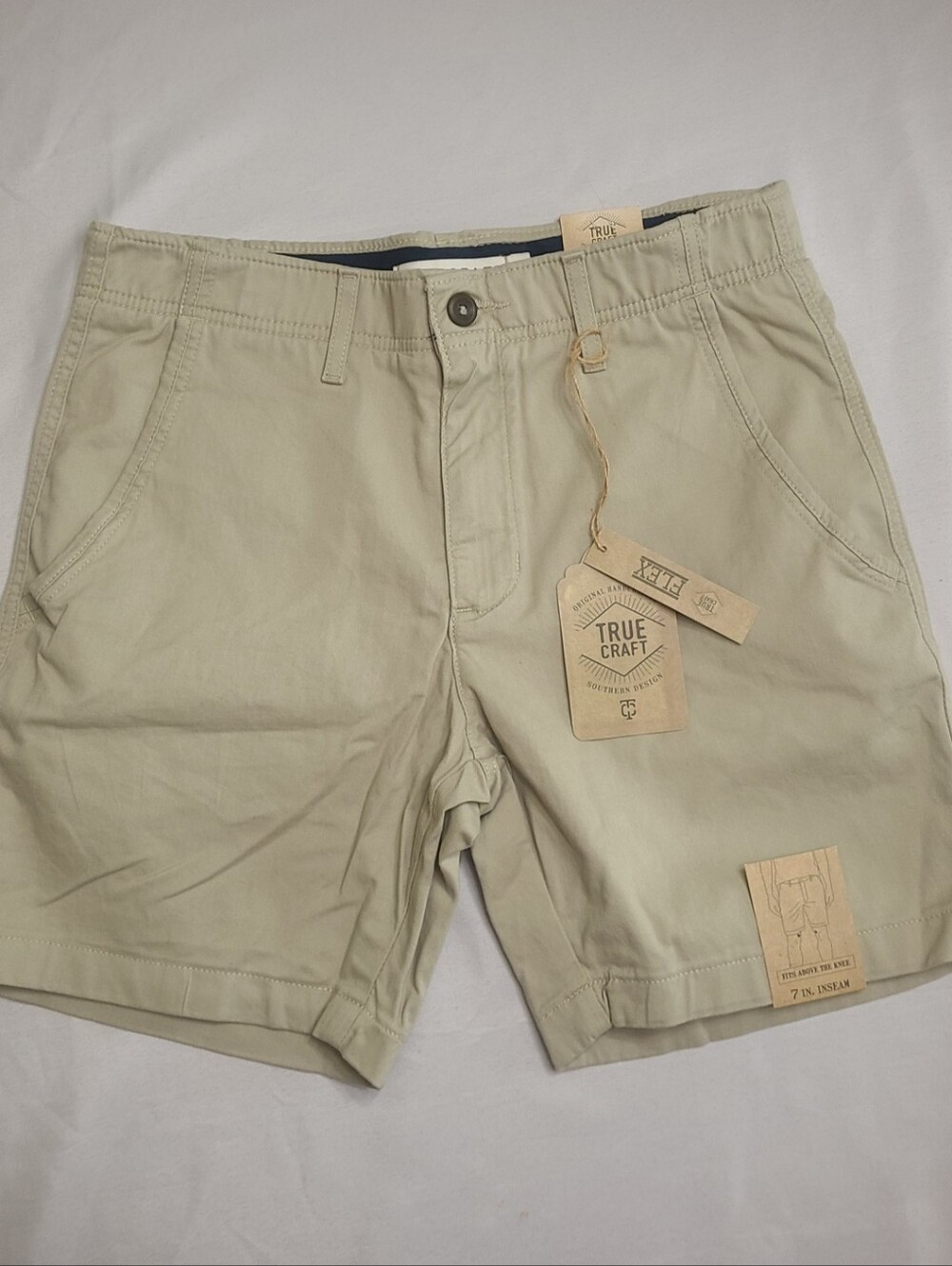 True Craft Men's Flat Front Chino Shorts. Size 31.  NWT!